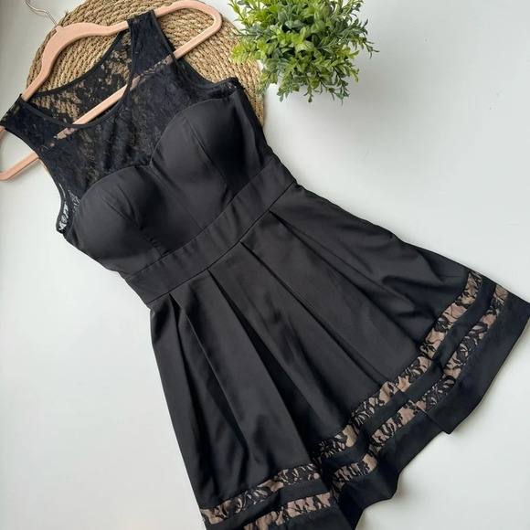 GUESS Black Lace Cocktail Fit And Flare Dress Size 0 - Picture 5 of 13
